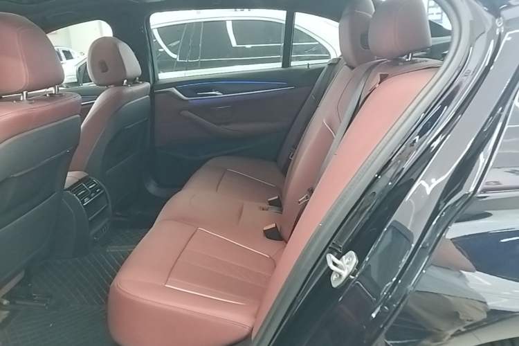 Used BMW 5 Series 2022 530Li Leading Model M Sport Package Left Rear Seat