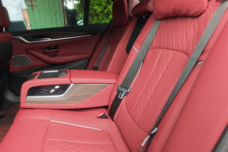 Used BMW 5 Series 2022 Second Facelift 530Li Luxury Version M Sport Package Left Rear Seat