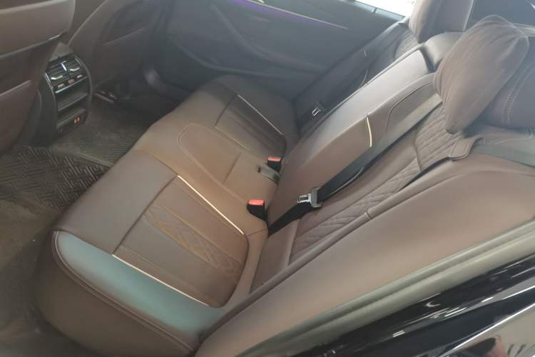 Used BMW 5 Series 2022 Restyled 530Li Leading Edition M Sport Package Left Rear Seat