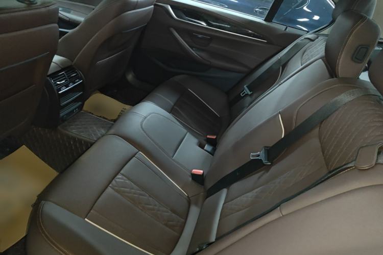 Used BMW 5 Series 2022 Restyled 525Li Luxury Package Left Rear Seat