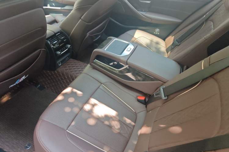 Used BMW 5 Series 2022 Second Facelift 530Li Luxury Version M Sport Package Left Rear Seat