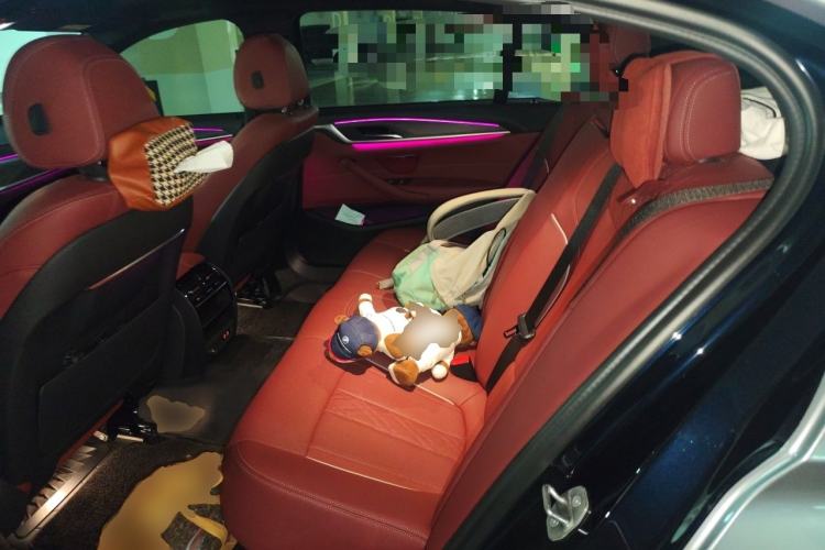 Used BMW 5 Series 2022 Restyled 530Li Leading Edition M Sport Package Left Rear Seat