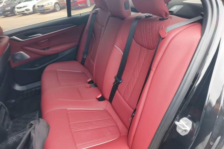 Used BMW 5 Series 2022 Second Facelift 530Li Leading Edition M Sport Package Left Rear Seat