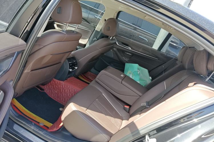 Used BMW 5 Series 2022 Updated 530Li Leading Edition Luxury Package Left Rear Seat
