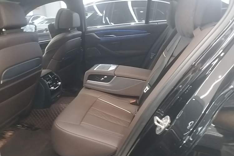 Used BMW 5 Series 2022 Second Facelift 530Li Luxury Version M Sport Package Left Rear Seat