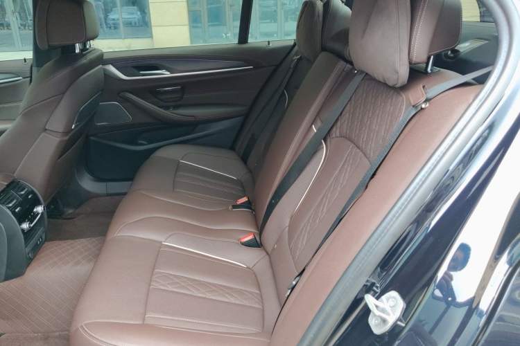 Used BMW 5 Series 2022 Second Facelift 530Li Luxury Version M Sport Package Left Rear Seat