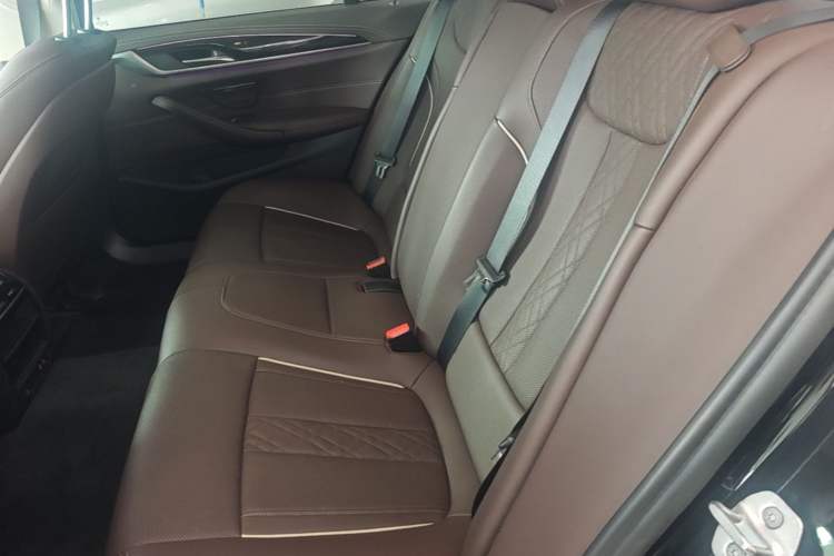 Used BMW 5 Series 2022 Restyled 525Li Luxury Package Left Rear Seat