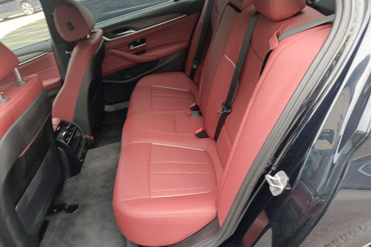 Used BMW 5 Series 2022 Second Facelift 530Li Leading Edition M Sport Package Left Rear Seat