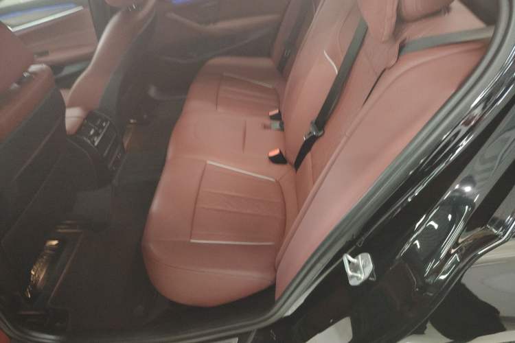 Used BMW 5 Series 2022 Restyled 530Li Leading Edition M Sport Package Left Rear Seat