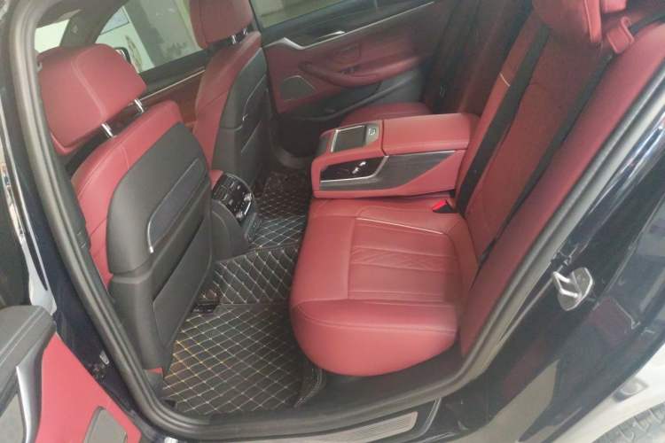 Used BMW 5 Series 2022 Second Facelift 530Li Luxury Version M Sport Package Left Rear Seat