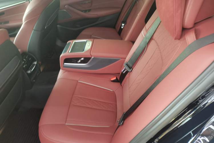 Used BMW 5 Series 2022 Second Facelift 530Li Luxury Version M Sport Package Left Rear Seat