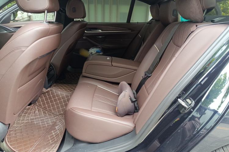 Used BMW 5 Series 2022 Restyled 530Li Leading Edition M Sport Package Left Rear Seat