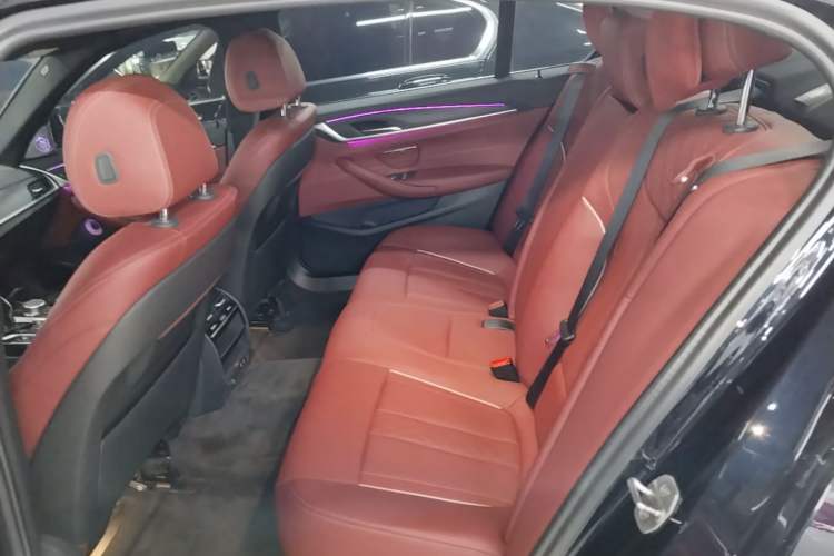 Used BMW 5 Series 2022 Second Facelift 530Li Leading Edition M Sport Package Left Rear Seat