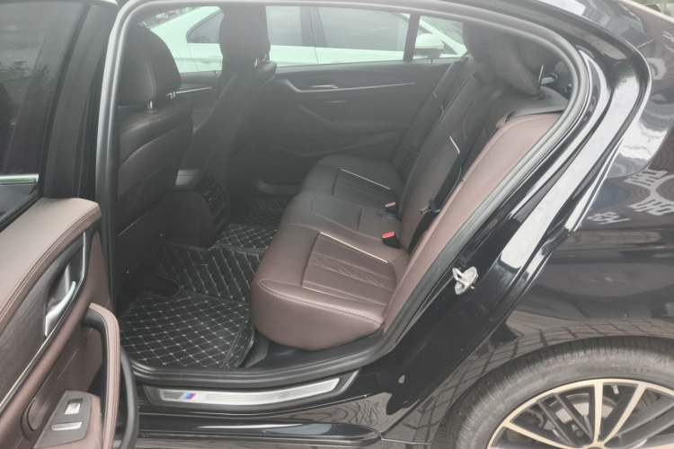 Used BMW 5 Series 2022 530Li Leading Model M Sport Package Left Rear Seat