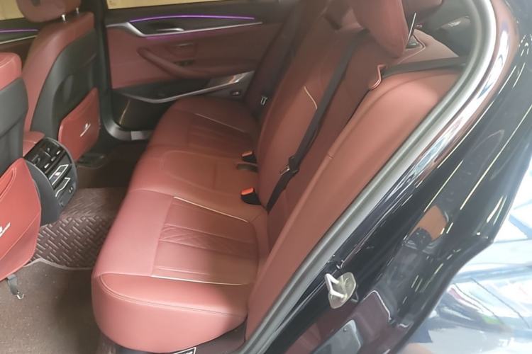 Used BMW 5 Series 2022 Second Facelift 530Li Leading Edition M Sport Package Left Rear Seat