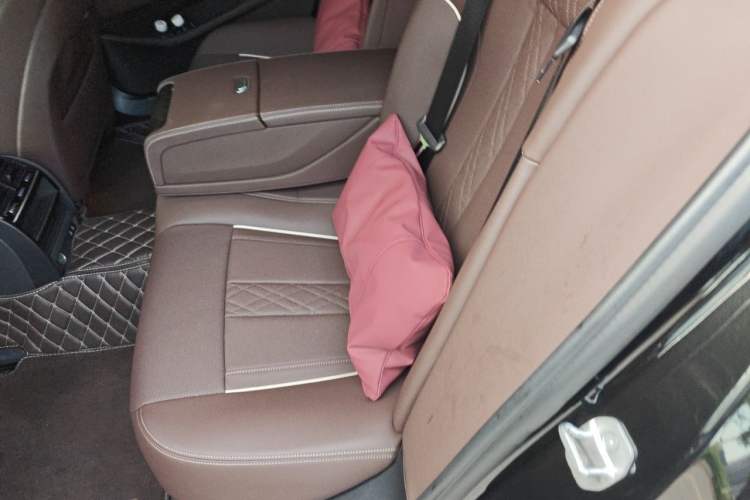 Used BMW 5 Series 2022 Restyled 525Li Luxury Package Left Rear Seat