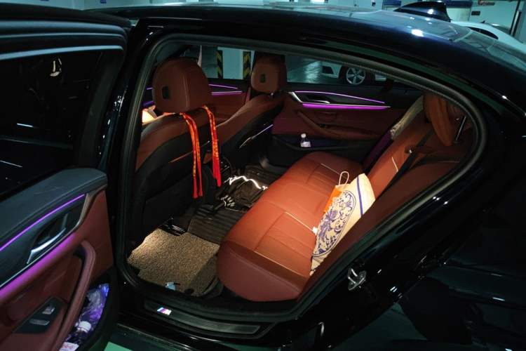 Used BMW 5 Series 2022 Restyled 530Li Leading Edition M Sport Package Left Rear Seat