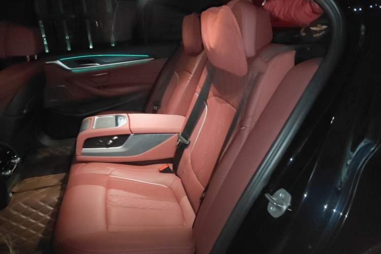 Used BMW 5 Series 2022 Second Facelift 530Li Luxury Version M Sport Package Left Rear Seat