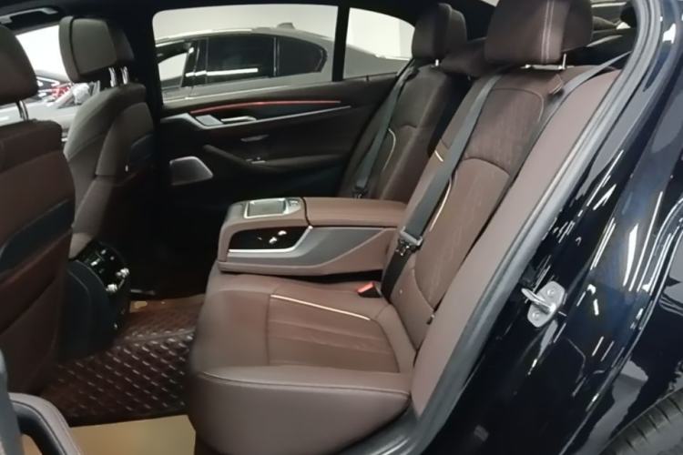 Used BMW 5 Series 2022 Revised Version 3 530Li Luxury Edition M Sport Package Left Rear Seat