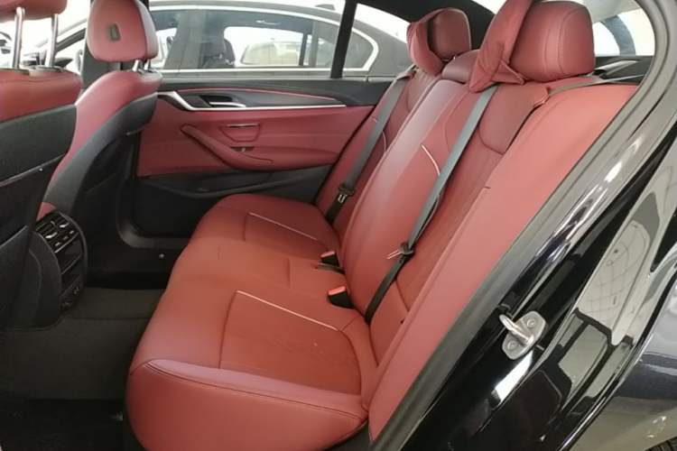 Used BMW 5 Series 2022 Restyled 530Li Leading Edition M Sport Package Left Rear Seat