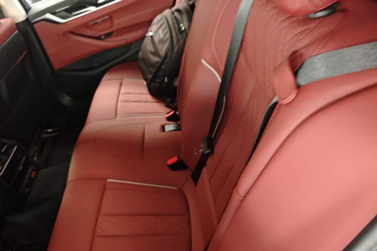 Used BMW 5 Series 2022 Second Facelift 525Li Luxury Package Left Rear Seat