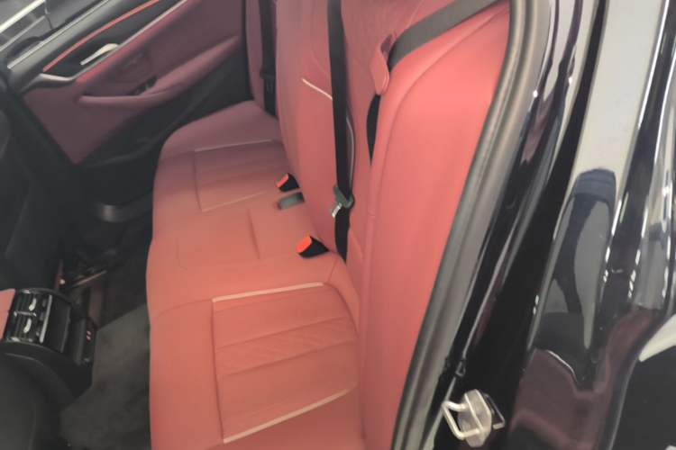 Used BMW 5 Series 2022 Restyled 530Li Leading Edition M Sport Package Left Rear Seat