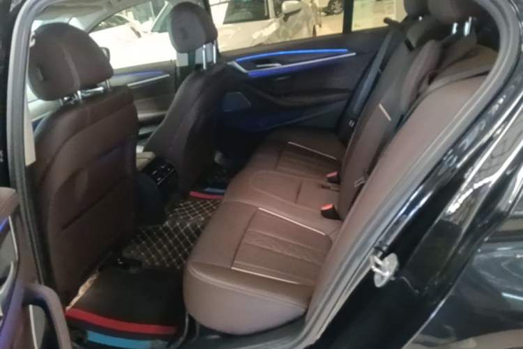Used BMW 5 Series 2022 Second Facelift 530Li Leading Edition Luxury Package Left Rear Seat