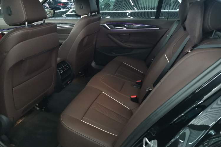 Used BMW 5 Series 2022 Second Facelift 525Li Luxury Package Left Rear Seat
