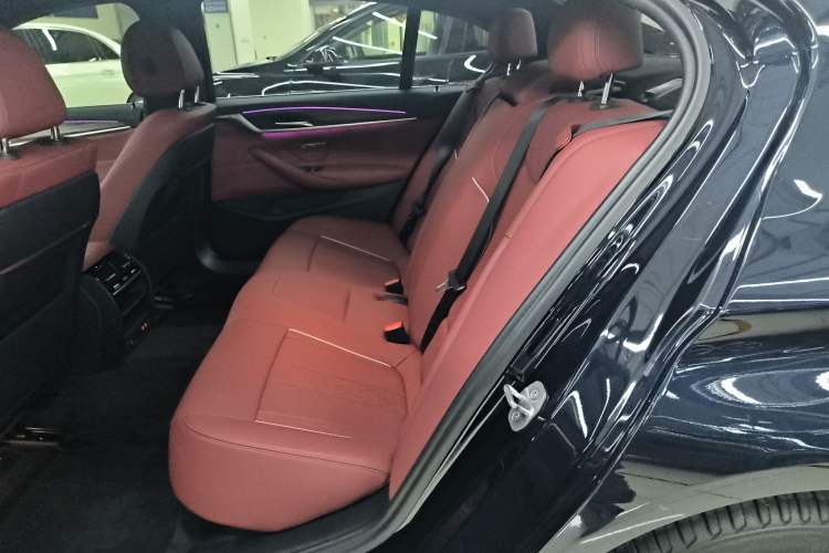 Used BMW 5 Series 2022 Second Facelift 530Li Leading Edition M Sport Package Left Rear Seat