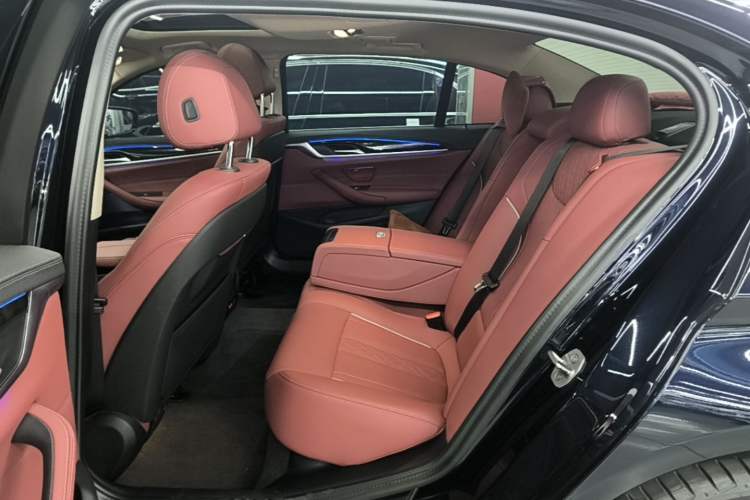 Used BMW 5 Series 2022 Second Facelift 525Li Luxury Package Left Rear Seat