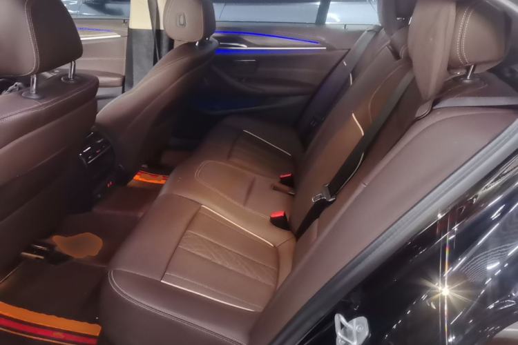 Used BMW 5 Series 2022 Second Facelift 530Li Leading Edition Luxury Package Left Rear Seat
