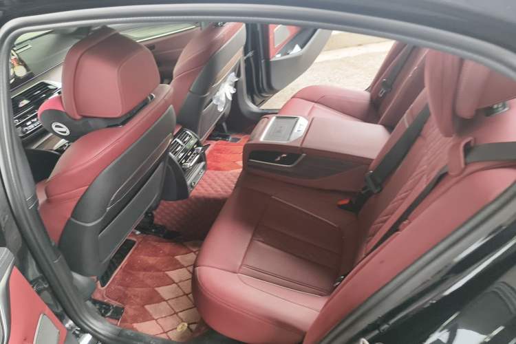 Used BMW 5 Series 2022 Second Facelift 530Li Luxury Version M Sport Package Left Rear Seat