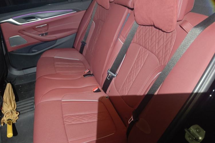 Used BMW 5 Series 2022 Second Facelift 530Li Luxury Version M Sport Package Left Rear Seat