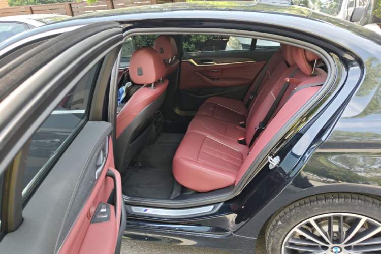 Used BMW 5 Series 2022 Restyled 530Li Leading Edition M Sport Package Left Rear Seat