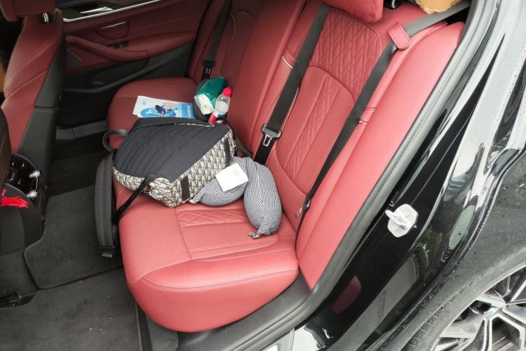 Used BMW 5 Series 2022 Second Facelift 530Li Luxury Version M Sport Package Left Rear Seat