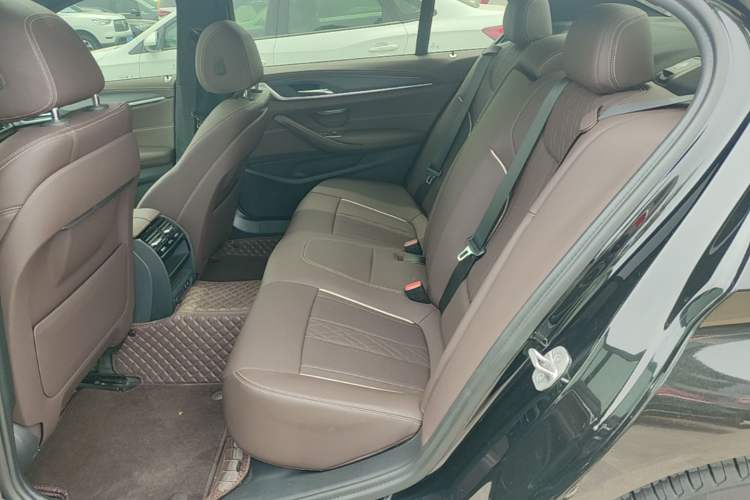 Used BMW 5 Series 2022 Second Facelift 530Li Leading Edition M Sport Package Left Rear Seat