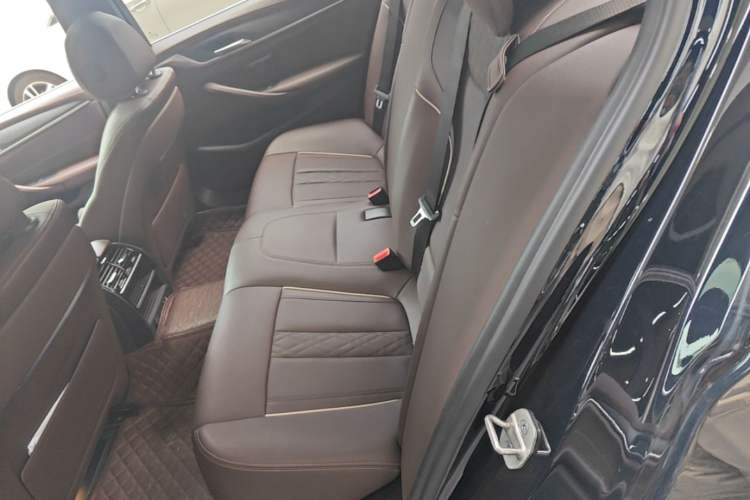 Used BMW 5 Series 2022 Restyled 530Li Leading Edition M Sport Package Left Rear Seat