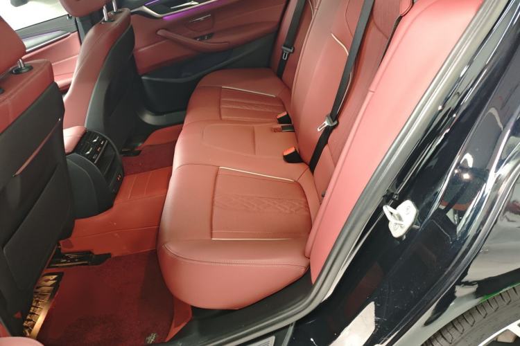 Used BMW 5 Series 2022 Restyled 530Li Leading Edition M Sport Package Left Rear Seat