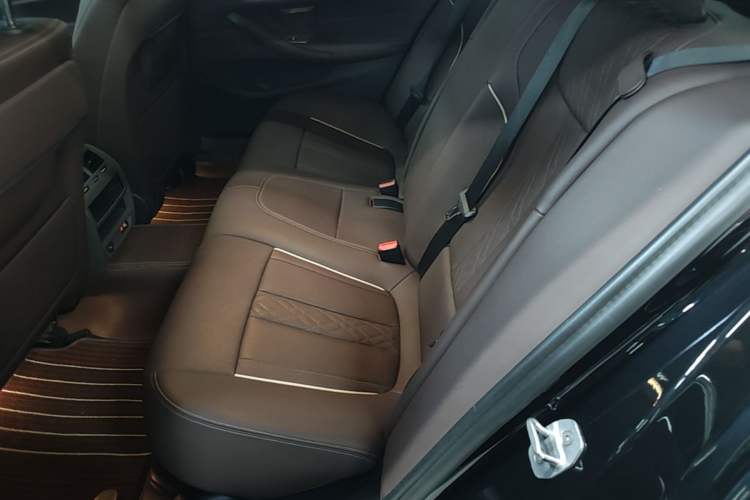 Used BMW 5 Series 2022 Second Facelift 525Li M Sport Package Left Rear Seat