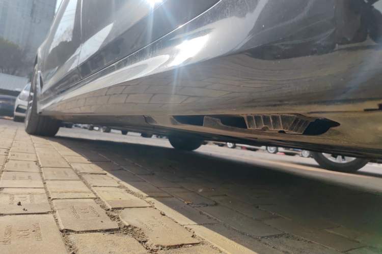 Used BMW 5 Series 2022 Restyled 525Li M Sport Package Left Side Sill