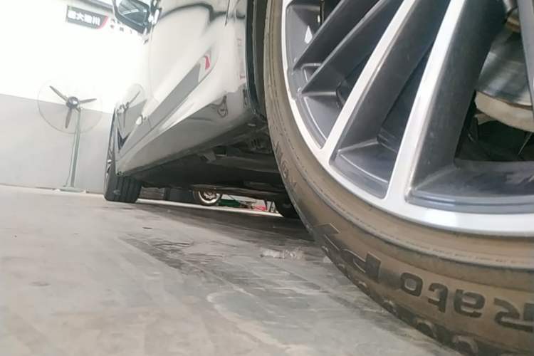 Used BMW 5 Series 2022 Revised Version 530Li xDrive M Sport Package Left Side Sill