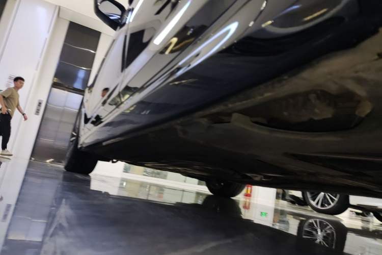 Used BMW 5 Series 2022 Second Facelift 530Li Leading Edition M Sport Package Left Side Sill