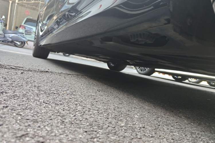 Used BMW 5 Series 2022 Restyled 530Li Leading Edition M Sport Package Left Side Sill
