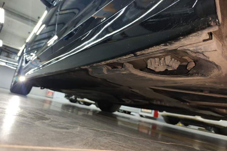 Used BMW 5 Series 2022 Second Facelift 525Li Luxury Package Left Side Sill