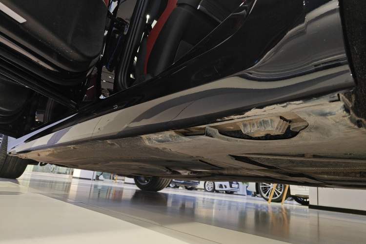Used BMW 5 Series 2022 Second Facelift 530Li Luxury Version M Sport Package Left Side Sill