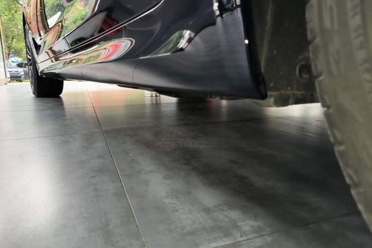 Used BMW 5 Series 2022 Restyled 530Li Leading Edition M Sport Package Left Side Sill