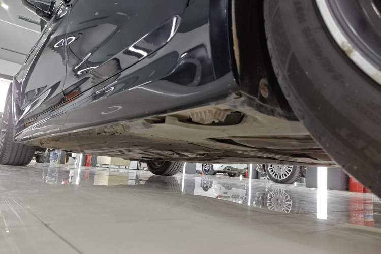 Used BMW 5 Series 2022 Second Facelift 525Li M Sport Package Left Side Sill