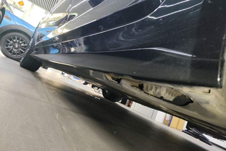 Used BMW 5 Series 2022 Second Facelift 530Li Leading Edition Luxury Package Left Side Sill