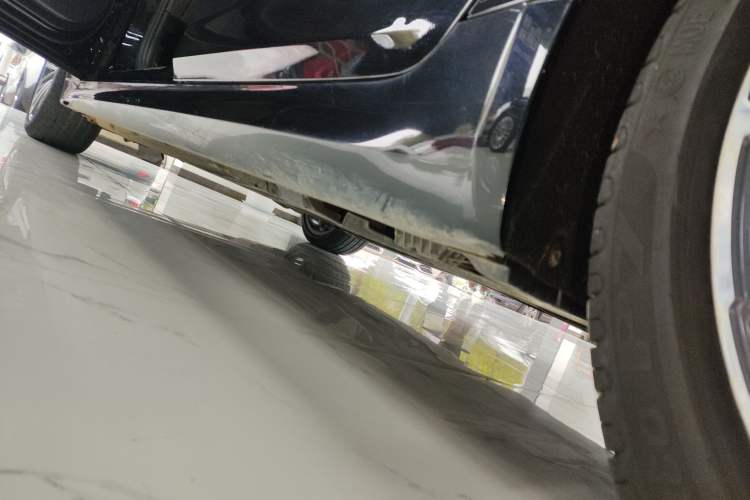 Used BMW 5 Series 2022 Second Facelift 530Li Leading Edition M Sport Package Left Side Sill