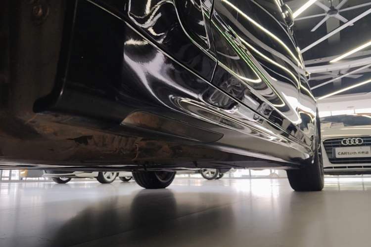 Used BMW 5 Series 2022 Second Facelift 530Li Leading Edition M Sport Package Left Side Sill